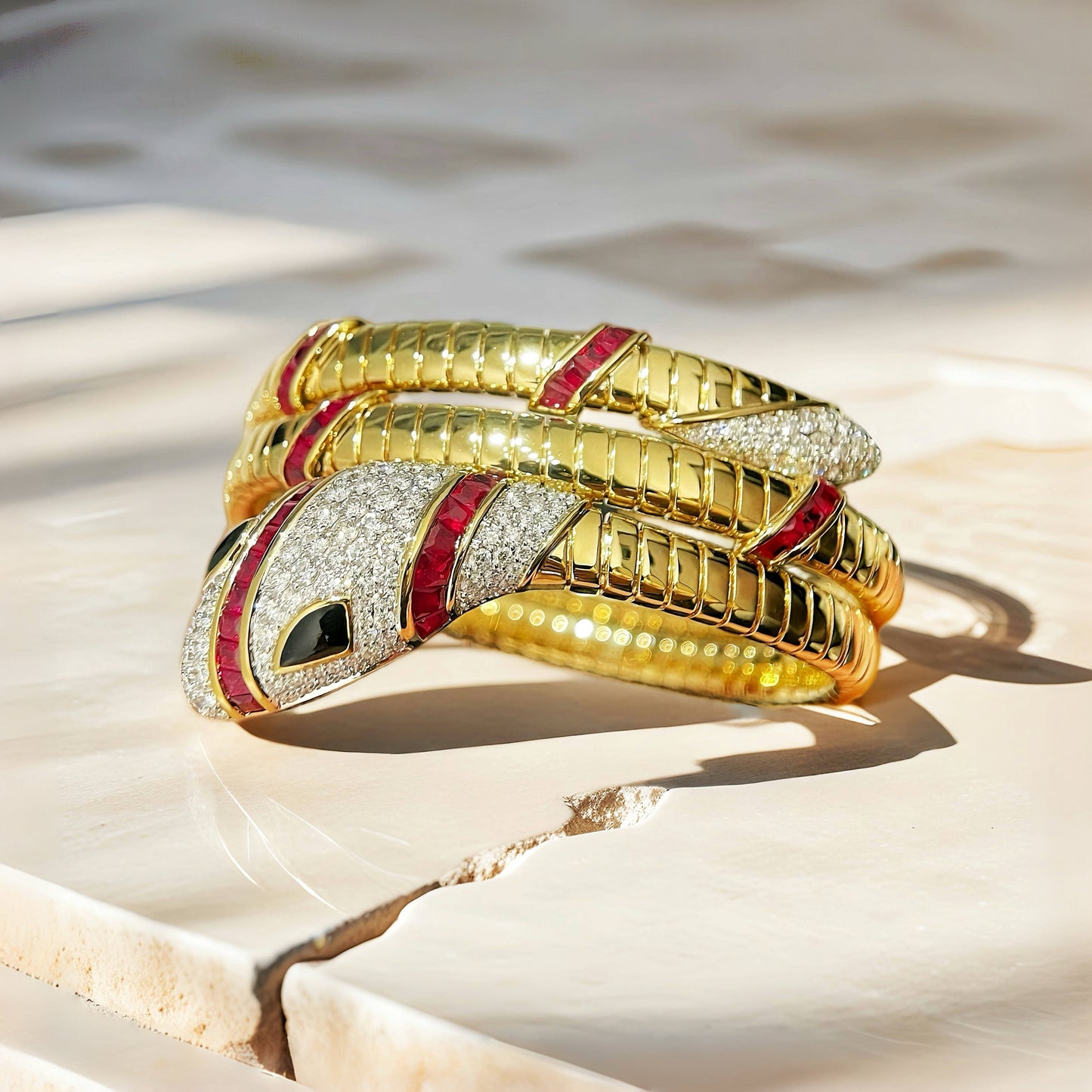 Ouroboro 18k Gold Diamond Bracelet (Item No. VT258）