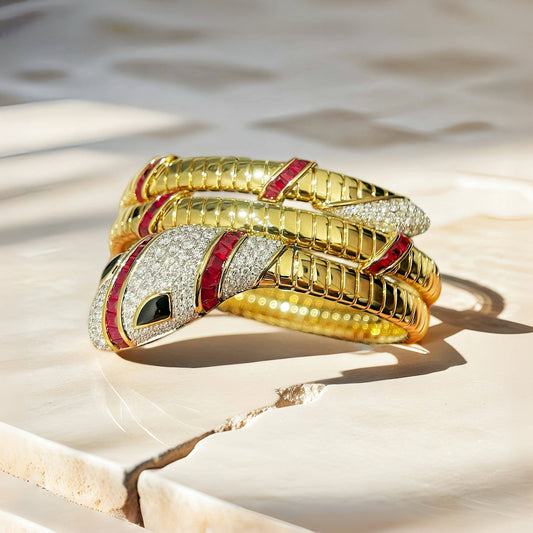 Ouroboro 18k Gold Diamond Bracelet (Item No. VT258）