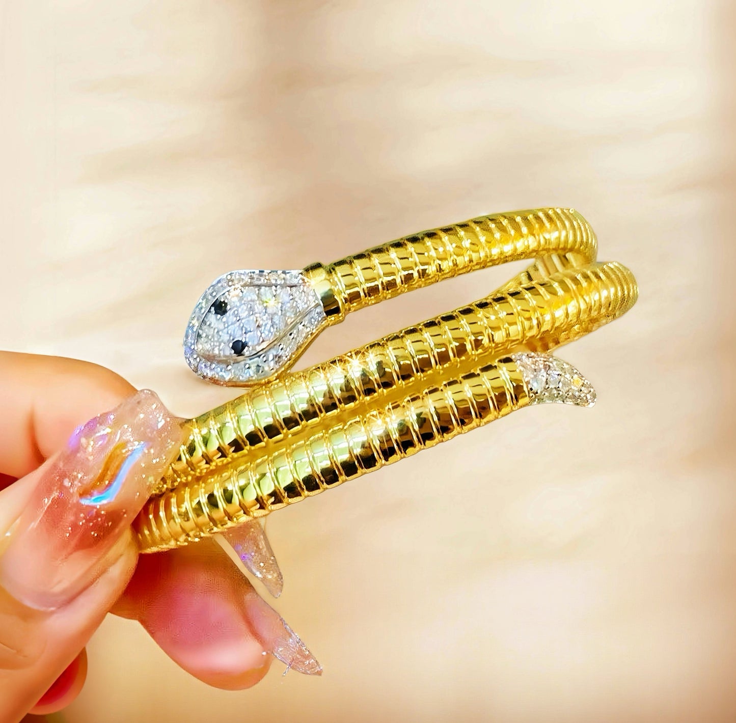 Snake 18k Gold Diamond Bracelet (Item No. VT247）