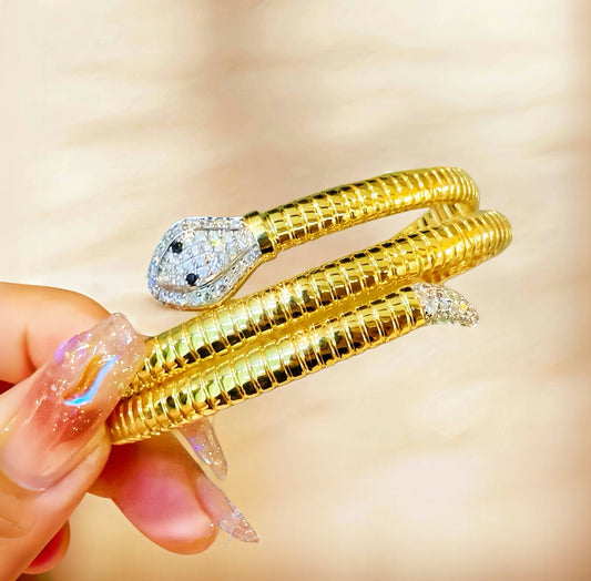 Snake 18k Gold Diamond Bracelet (Item No. VT247）
