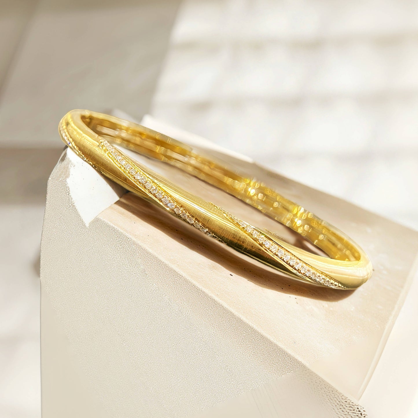 Vintage 18k Gold Diamond Bracelet (Item No. VT149）