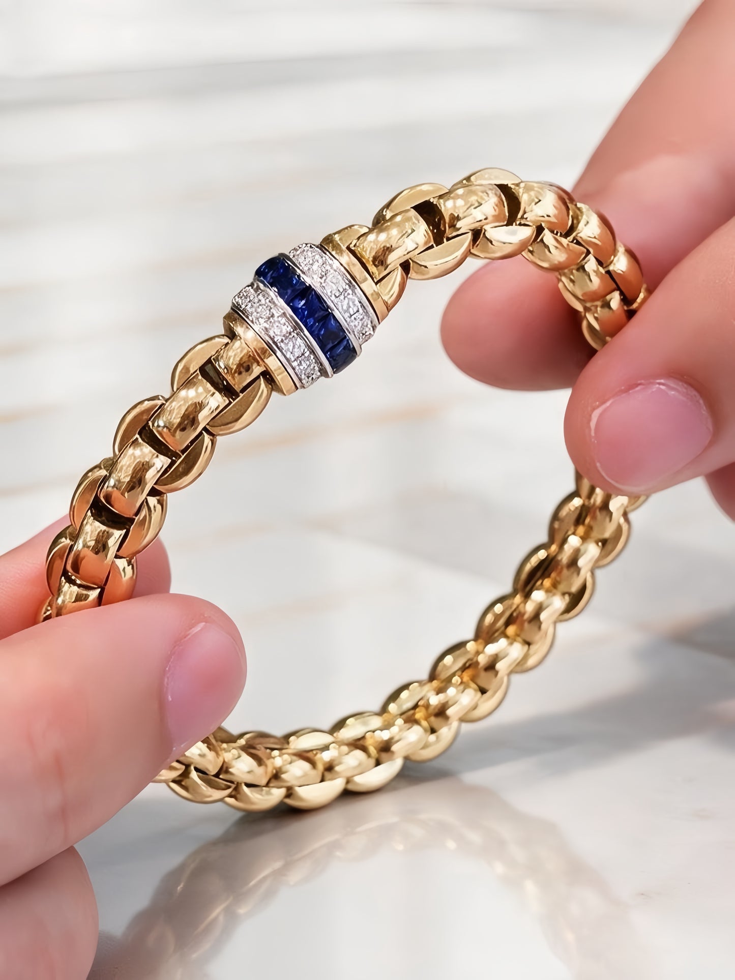 Elastic 18k Gold  Diamond Sapphire Bracelet (Item No. VT497）