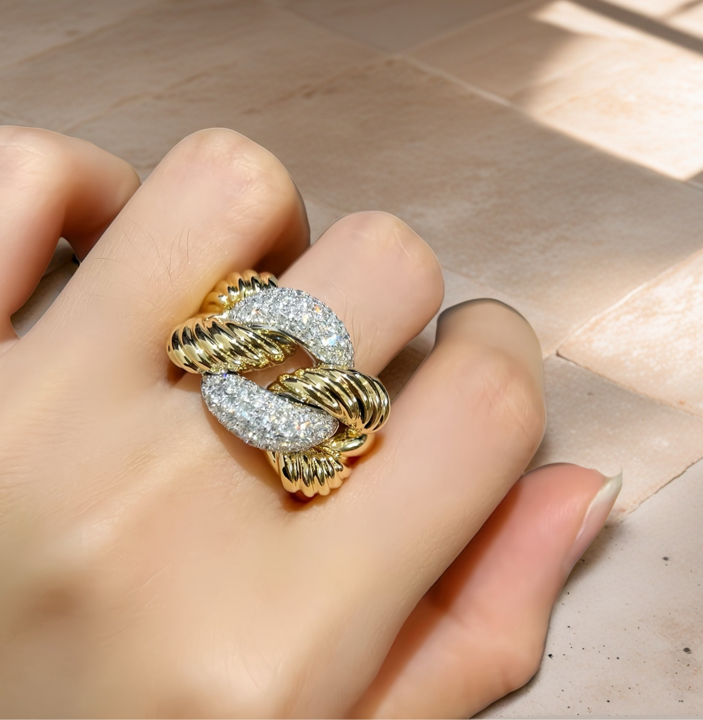 Large Vintage Cuban 18k Gold Diamond Ring (Item No. VT007）