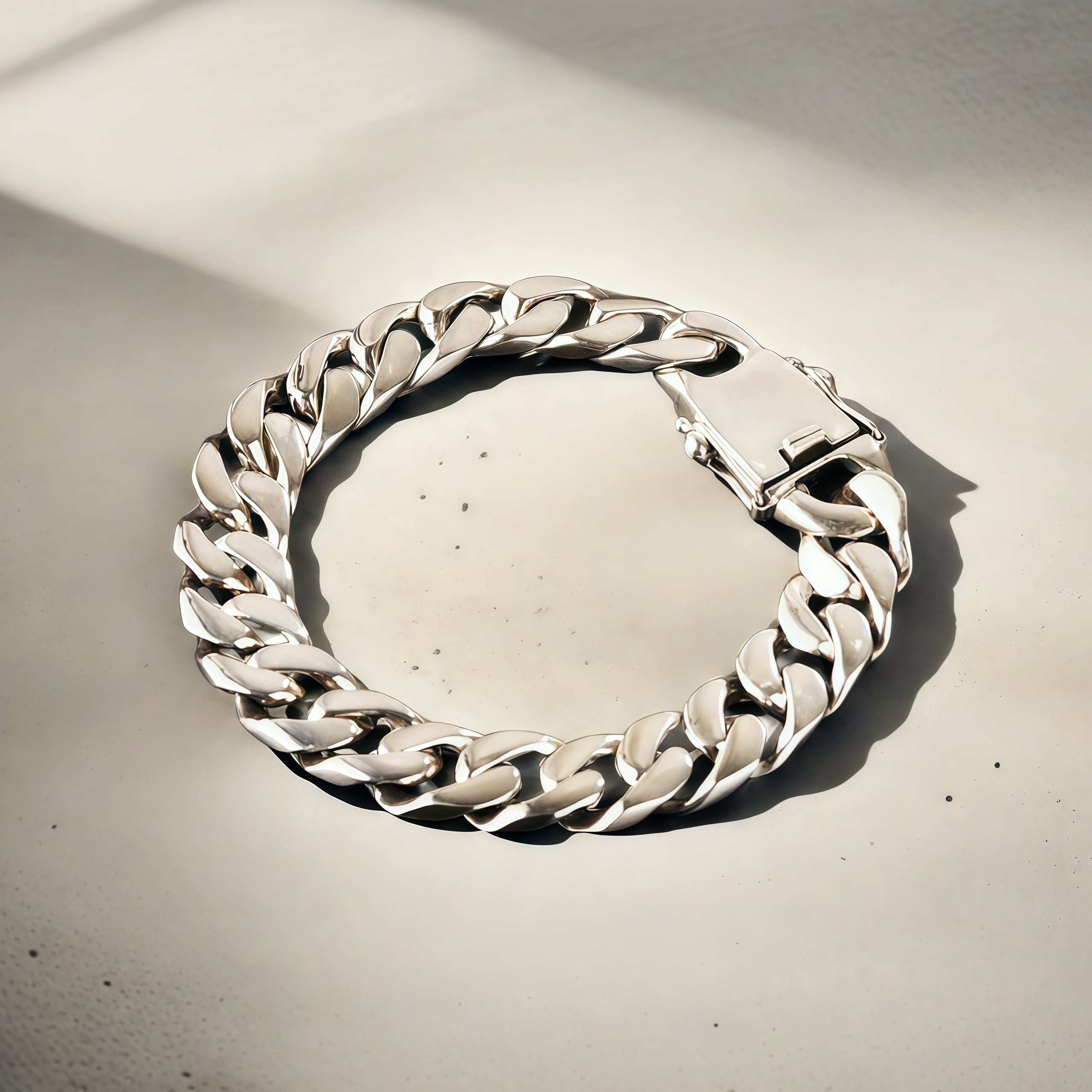 Classy Silver Bracelet (Item No. B0641）