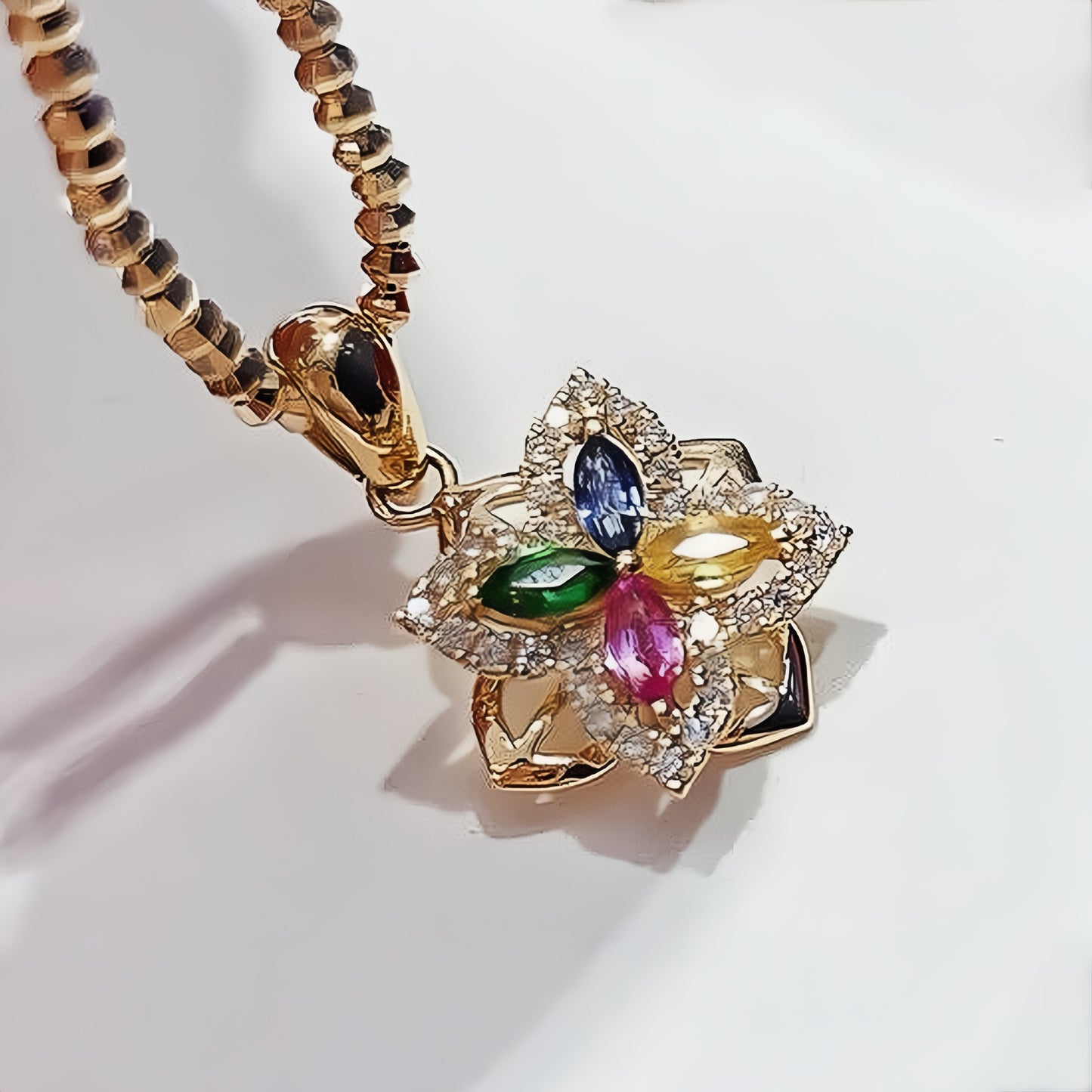 Four-leaf Clover Rotatable 18k Gold Diamond Sapphire Pendant (Item No. VT102）