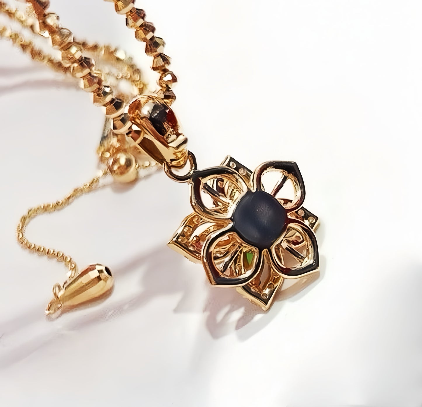 Four-leaf Clover Rotatable 18k Gold Diamond Sapphire Pendant (Item No. VT102）