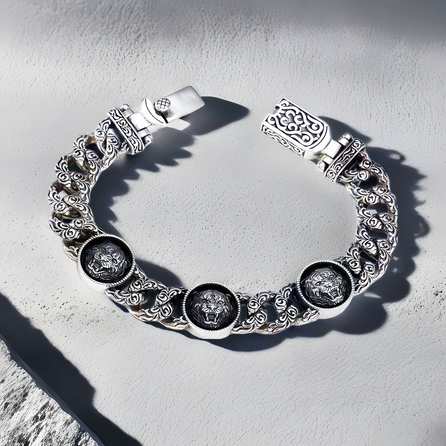 Tiger Silver Bracelet (Item No. B0682）