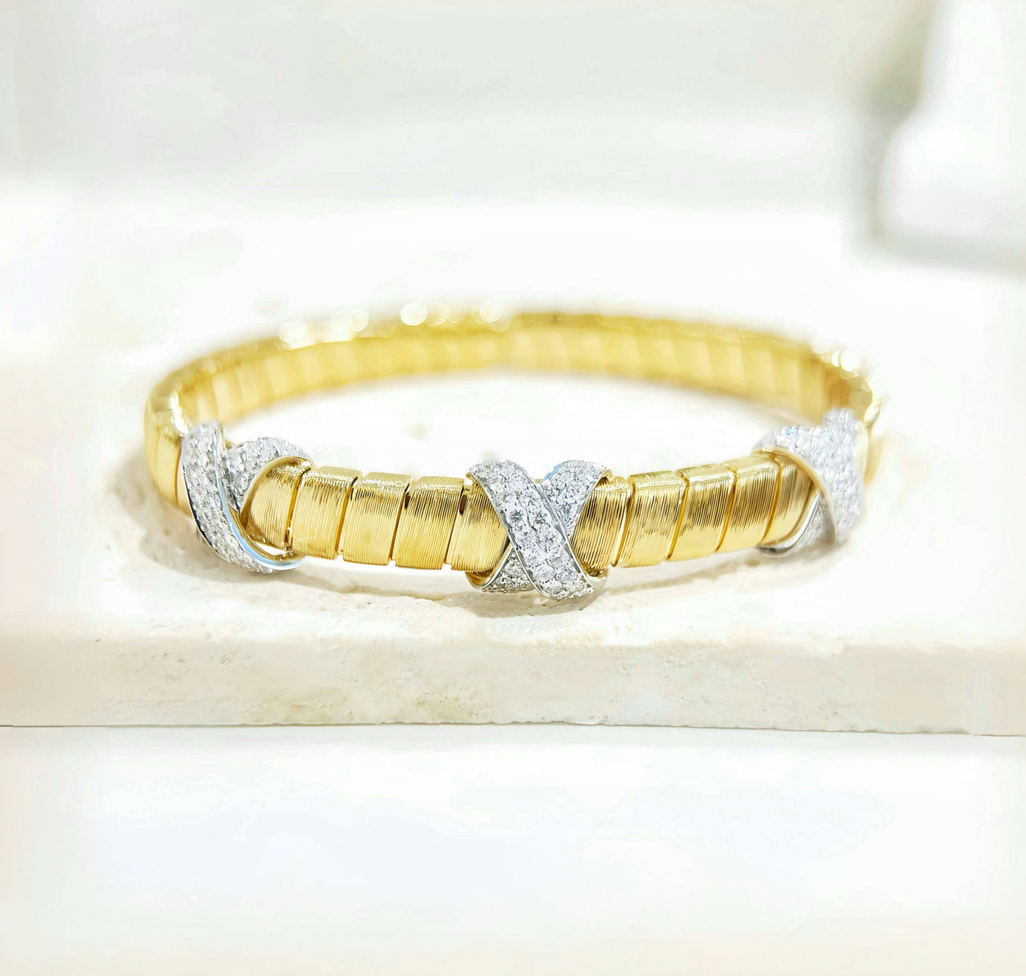 Weaving Vintage 18k Gold Diamond Bracelet (Item No. VT340)