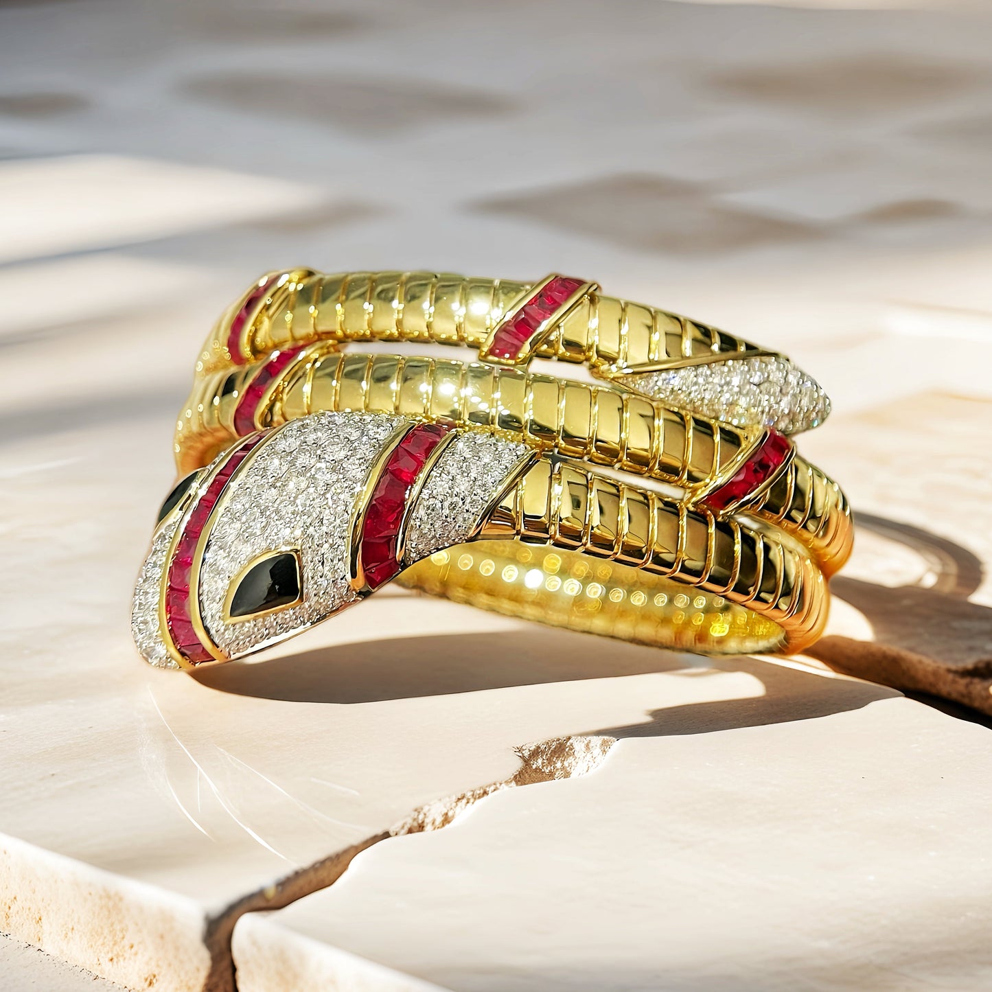 Ouroboro 18k Gold Diamond Bracelet (Item No. VT258）