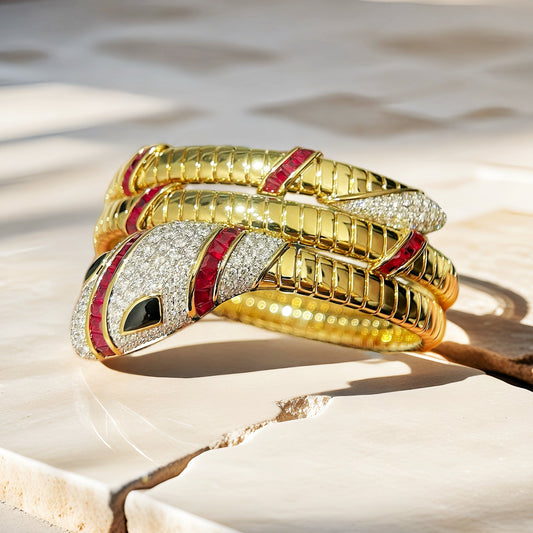 Ouroboro 18k Gold Diamond Bracelet (Item No. VT258）
