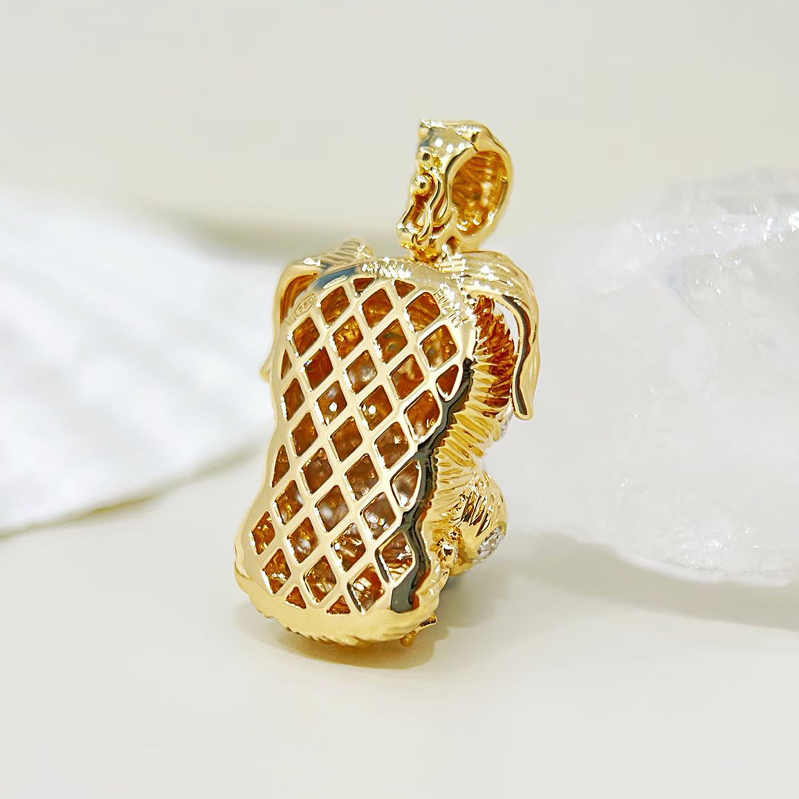 Schnauzer Vintage 18k Gold Diamond Pendant (Item No. VT460）