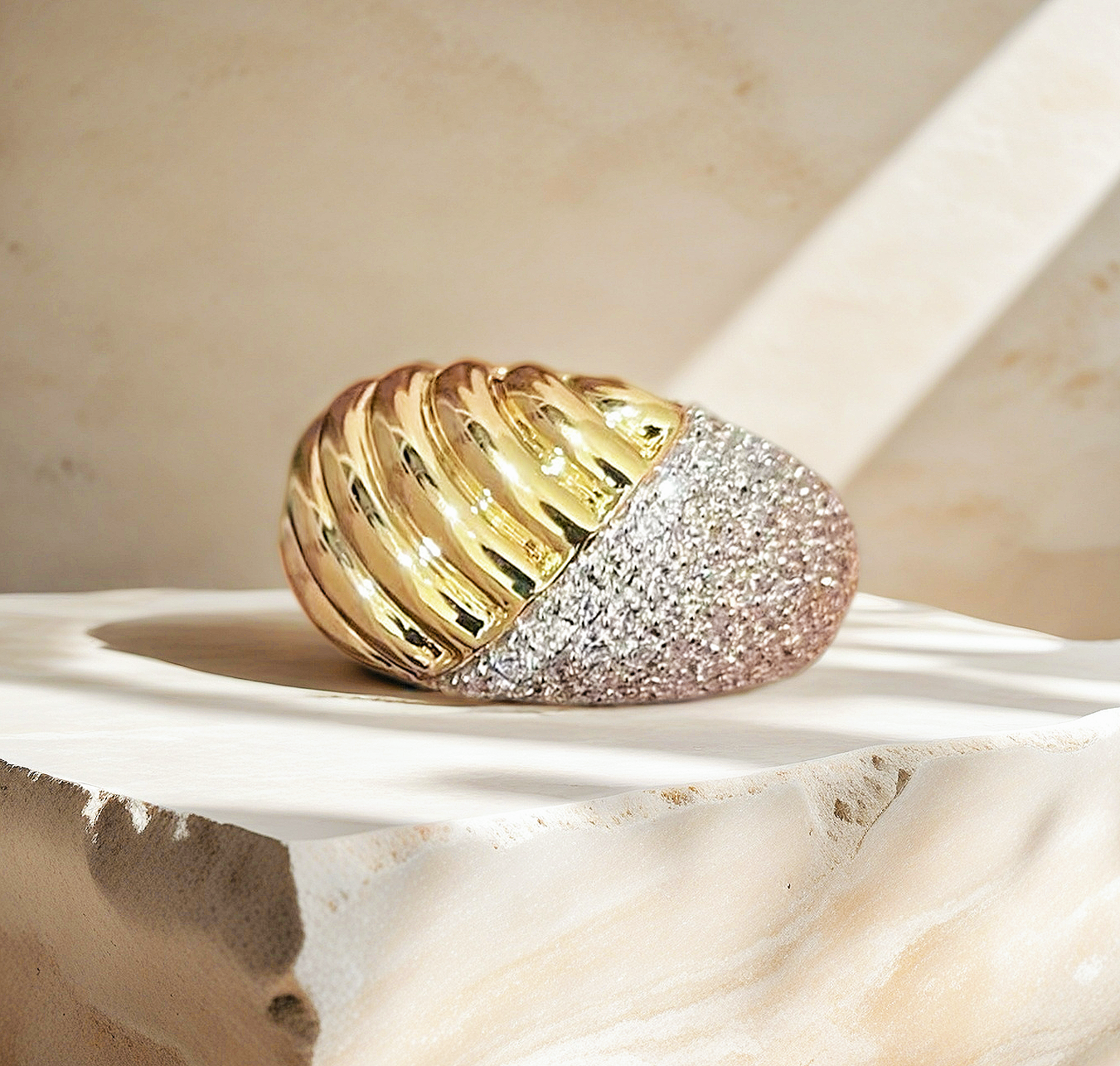 vintage 18k Gold Diamond Ring (Item No. VT230）