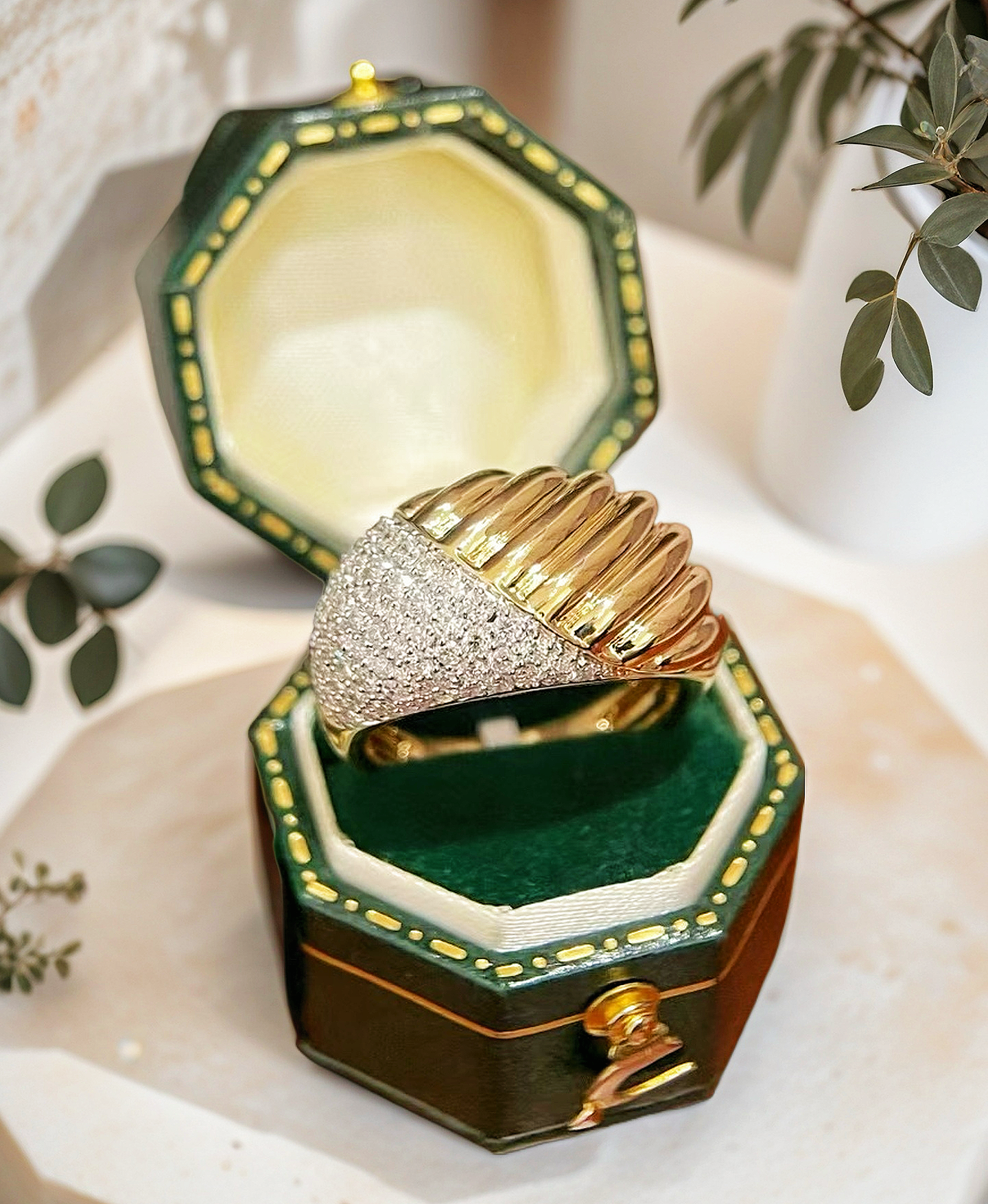 vintage 18k Gold Diamond Ring (Item No. VT230）