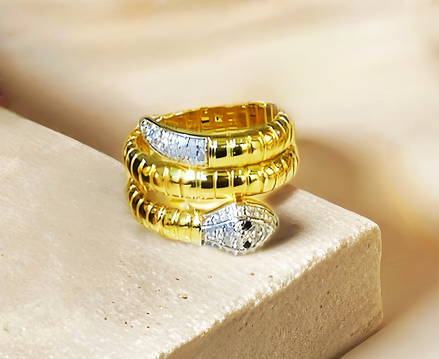 Snake 18k Gold Diamond Ring (Item No. VT248）