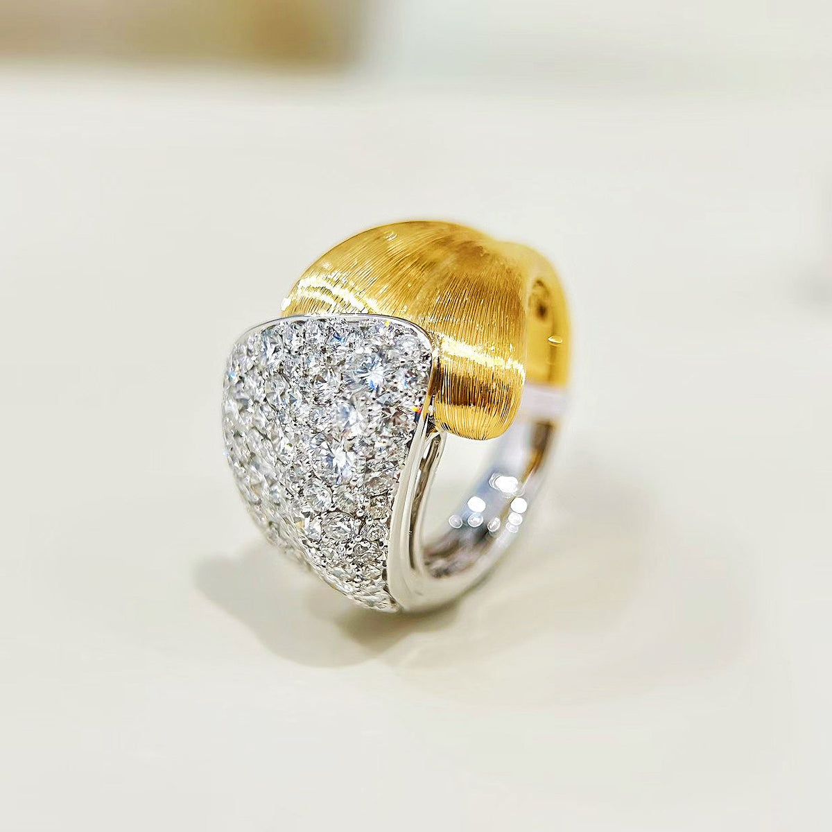 Vintage 18k Gold Diamond Ring (Item No. VT538）