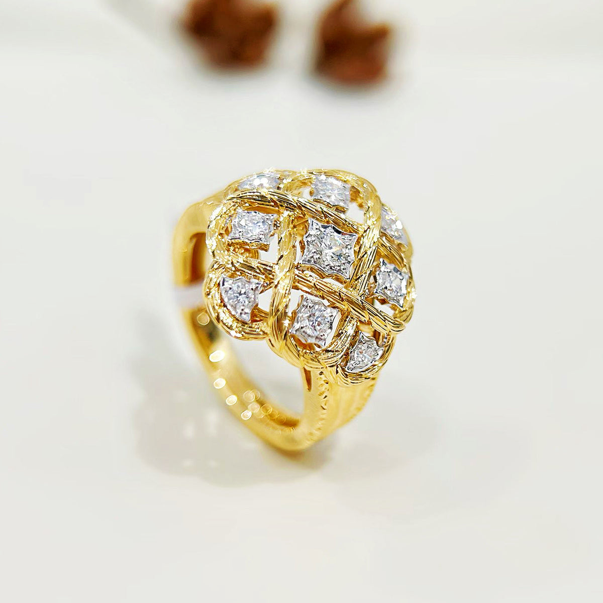 Vintage 18k Gold Diamond Ring (Item No. VT539）