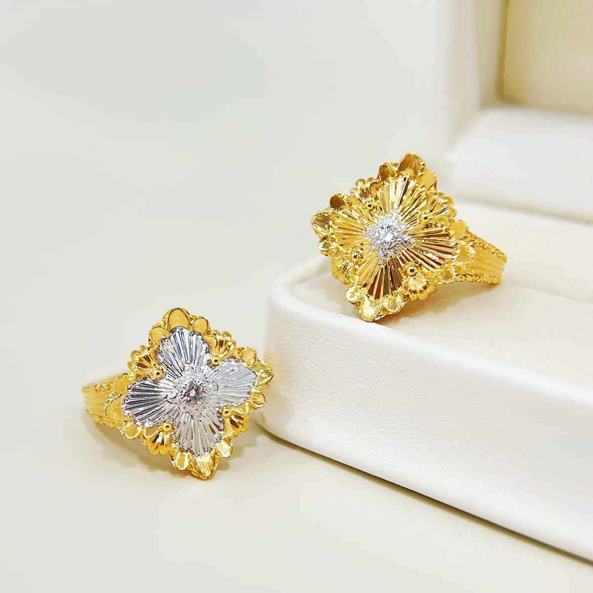 Vintage 18k Gold Diamond Ring (Item No. VT540）